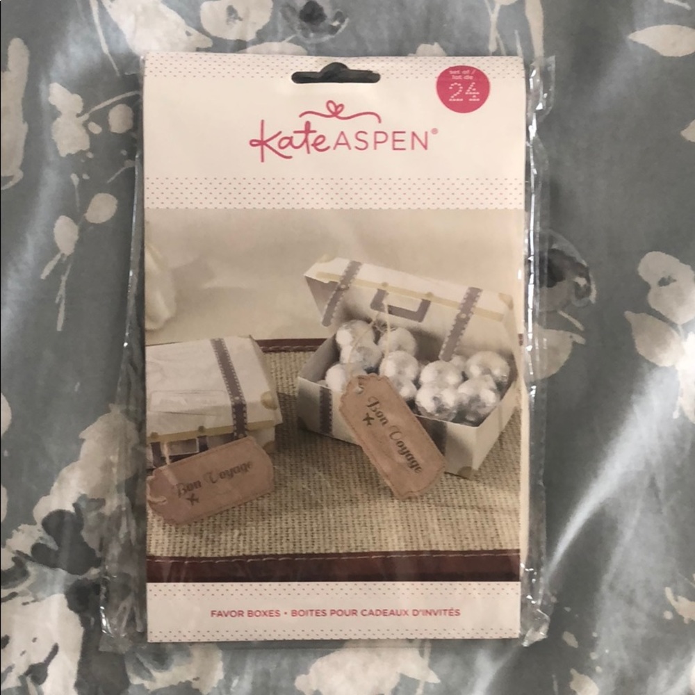 Travel favor holders